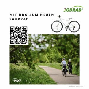 Werbung für JobRad mit grünem Logo, Text 'Mit HDO zum neuen Fahrrad', QR-Code, Bild zwei Personen mit Fahrrad auf einem Weg umgeben von grüner Natur und Foto eines weißen Fahrrads.