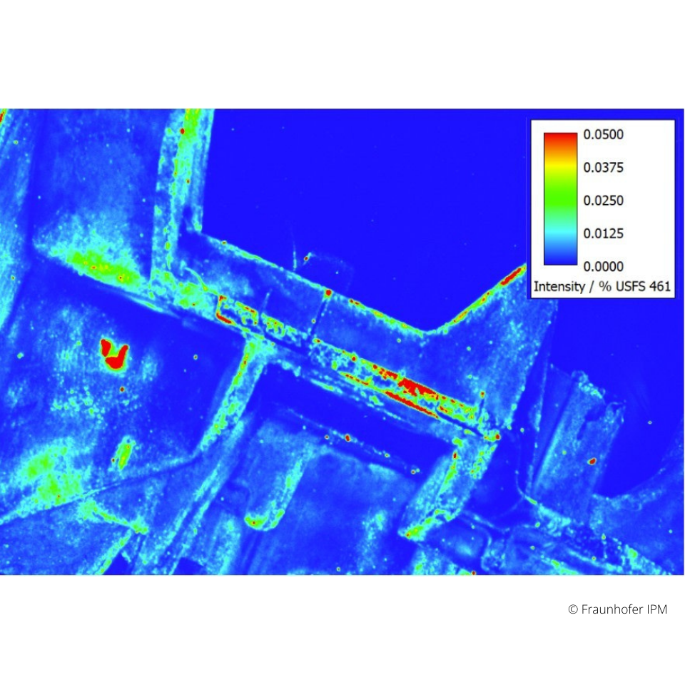 Thermografieaufnahme eines Stahlgestells mit Farbskala zur Intensitätsmessung, Bereiche in Rot zeigen höchste Werte.